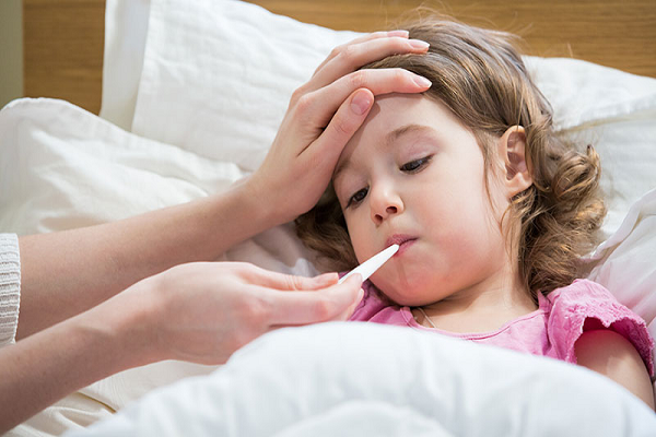 Chuyên gia hướng dẫn cha mẹ chăm sóc trẻ bị cúm tại nhà